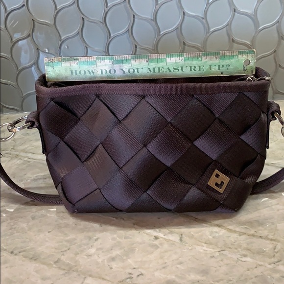 Maggie Bags seatbelt purse. - Picture 3 of 4